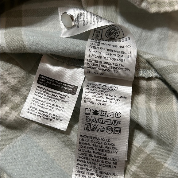 Levi’s Women’s Dylan Relaxed Western Shirt Kelsey Plaid Starlight Blue Medium - Picture 10 of 10